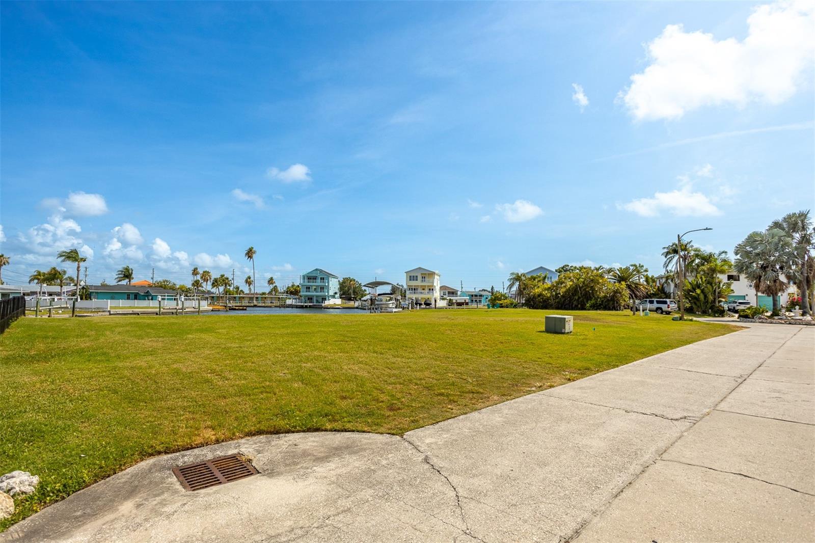 HUDSON BEACH ESTATES - Land