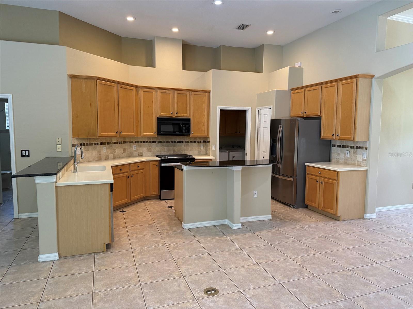 EDGEWATER VILLAGE SUBPHASE A - Residential Lease