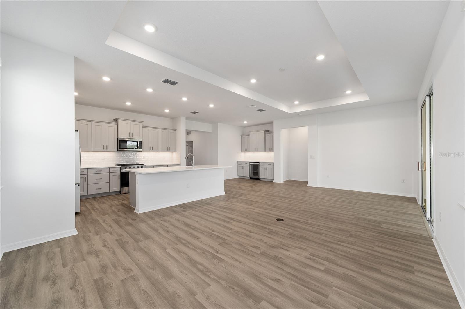 ON TOP OF THE WORLD - Residential