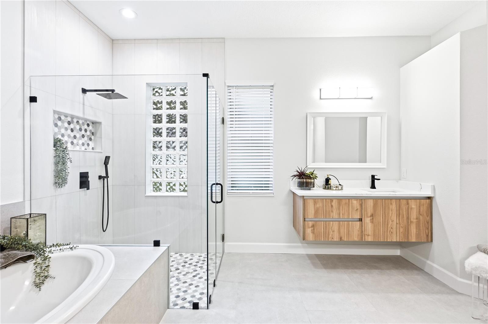 VILLAROSA PH G - Residential