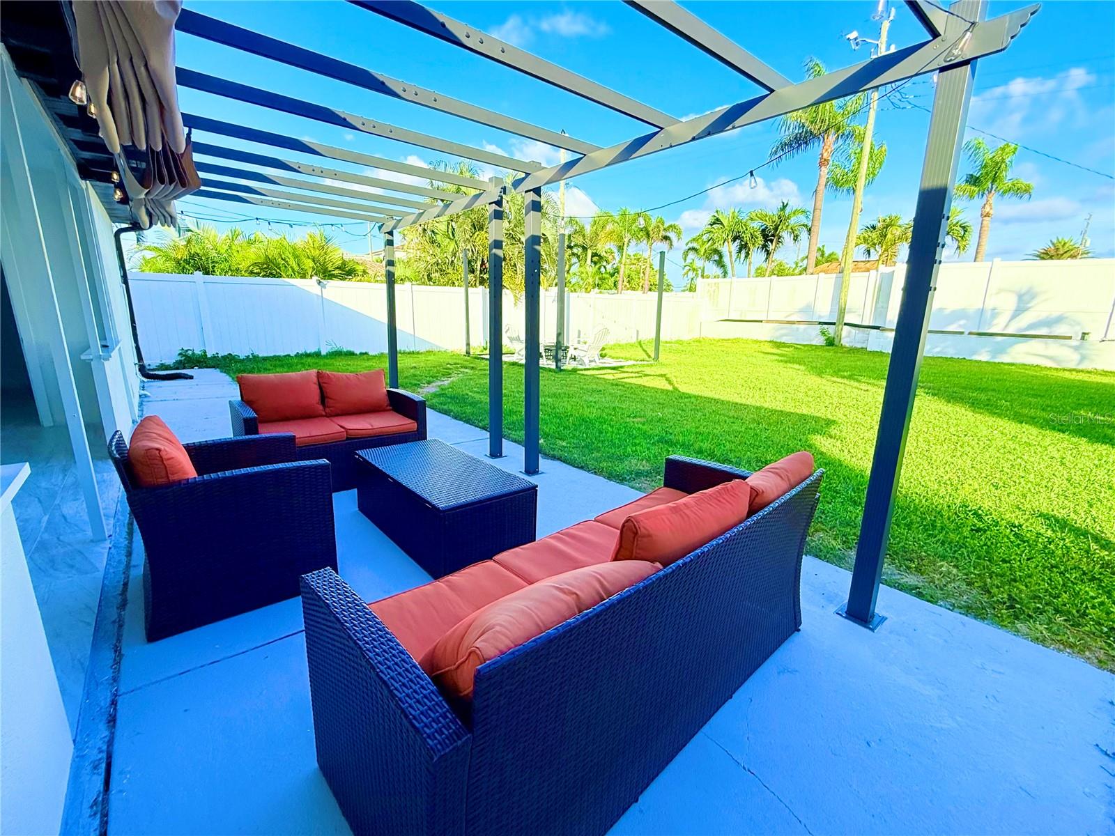 BOCA CIEGA ISLE - Residential