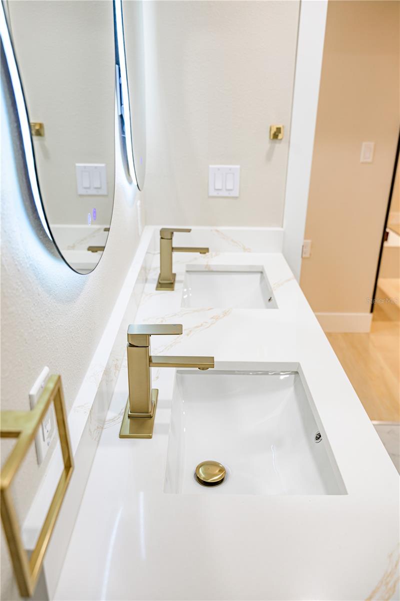 BOCA CIEGA ISLE - Residential