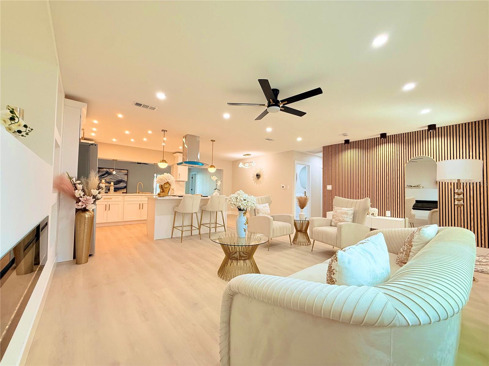 BOCA CIEGA ISLE - Residential