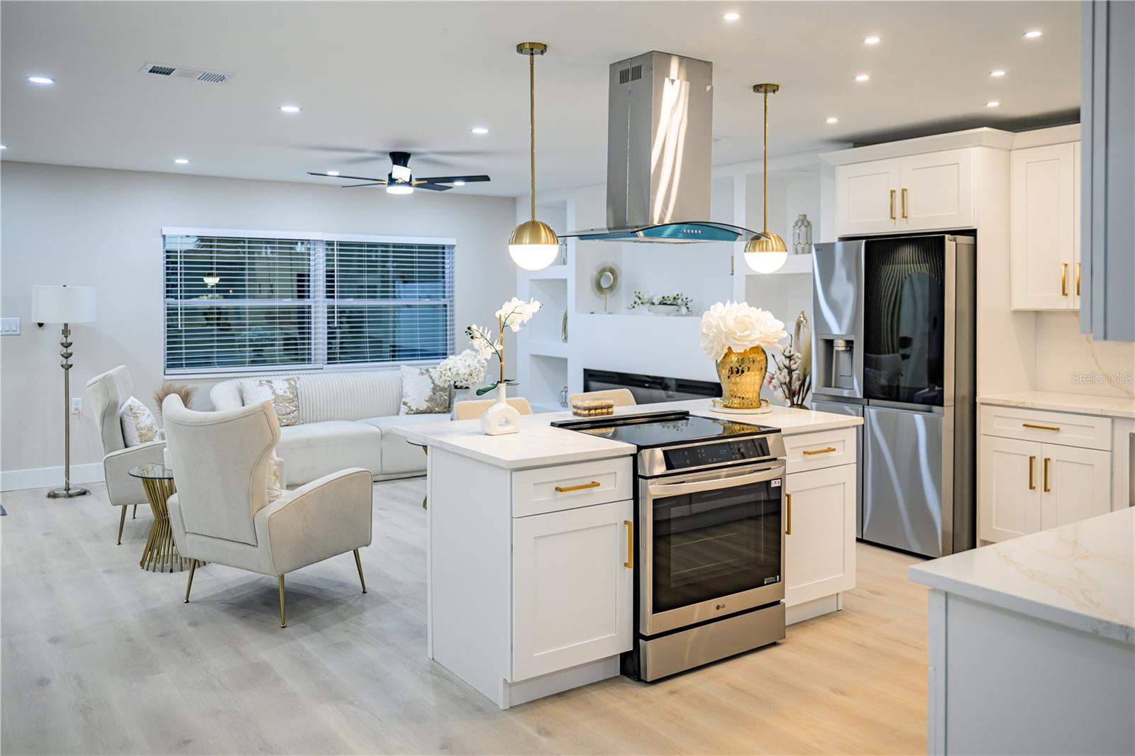 BOCA CIEGA ISLE - Residential