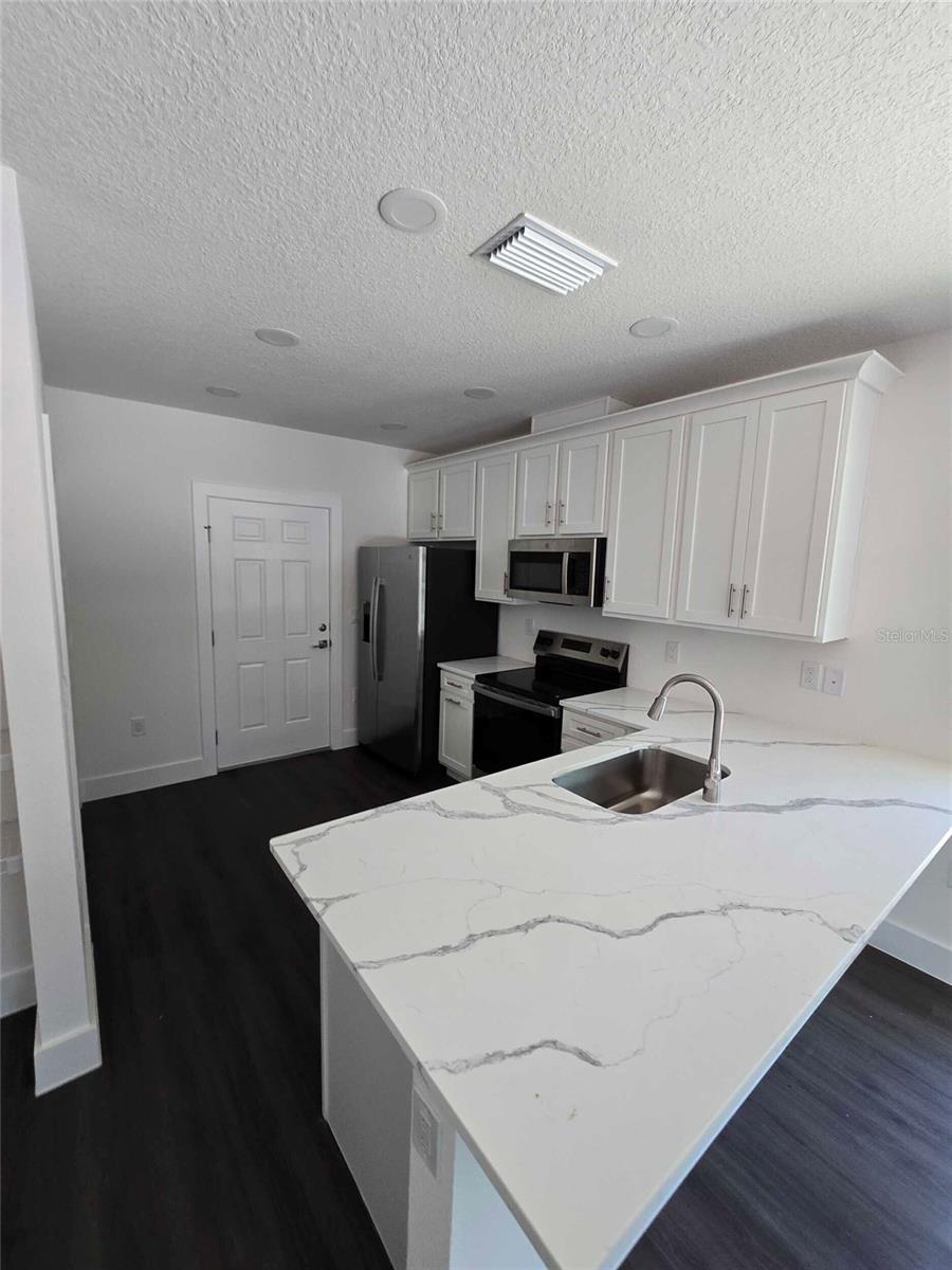ROYAL HIGHLANDS - Residential Lease