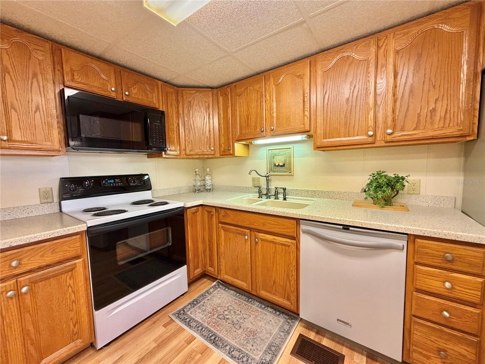 HAWTHORNE AT LEESBURG A COOP - Residential