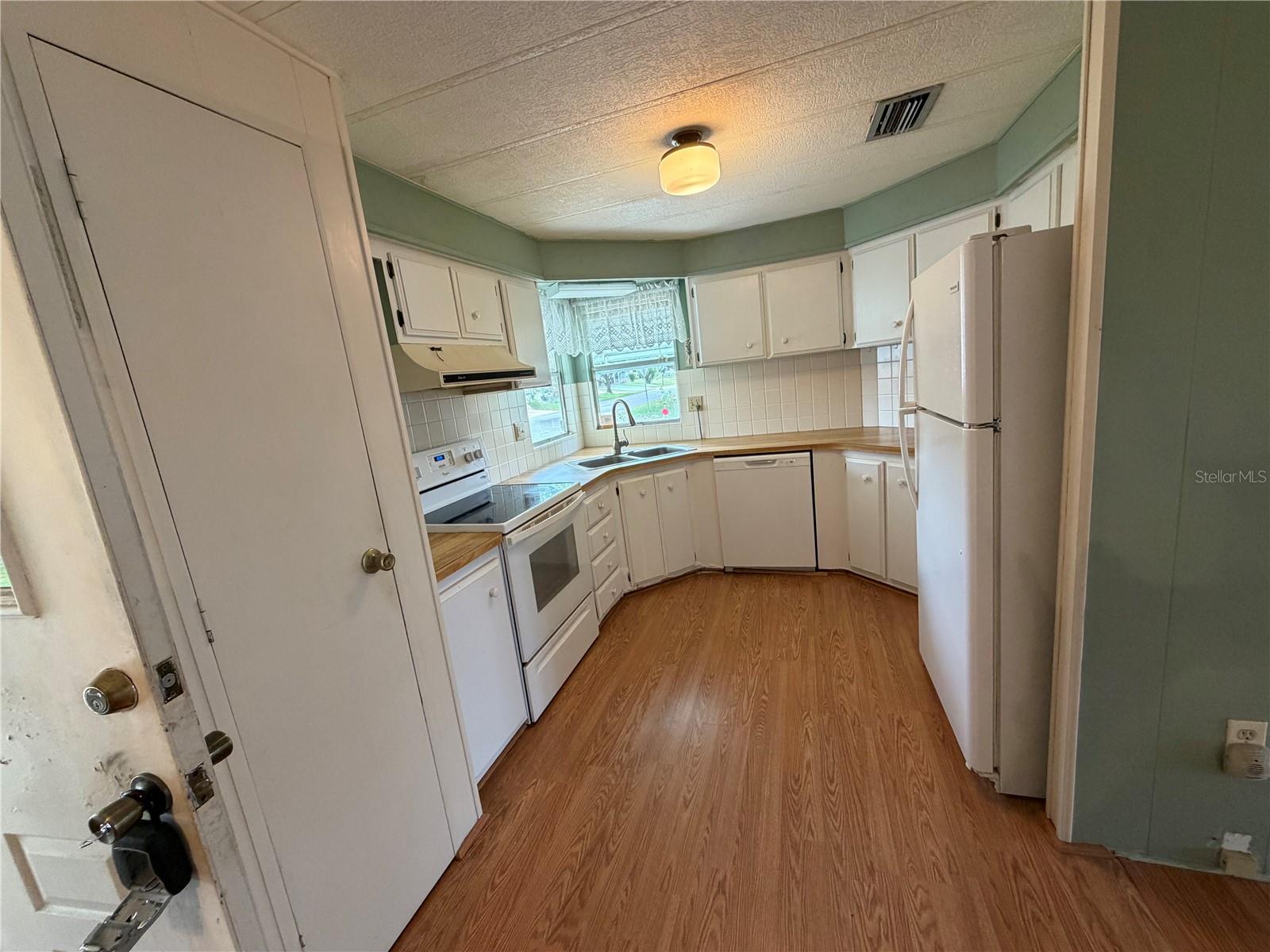 ZELLWOOD STATION - Residential