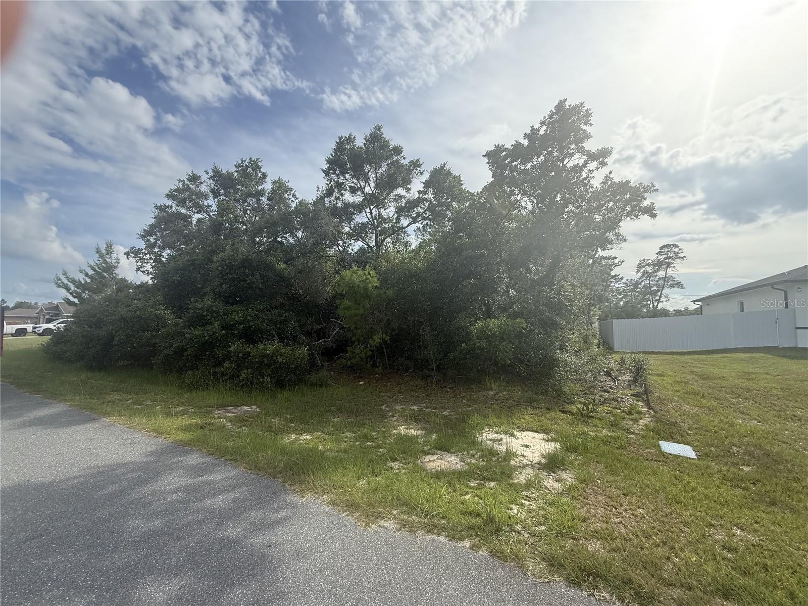 MARION OAKS - Land