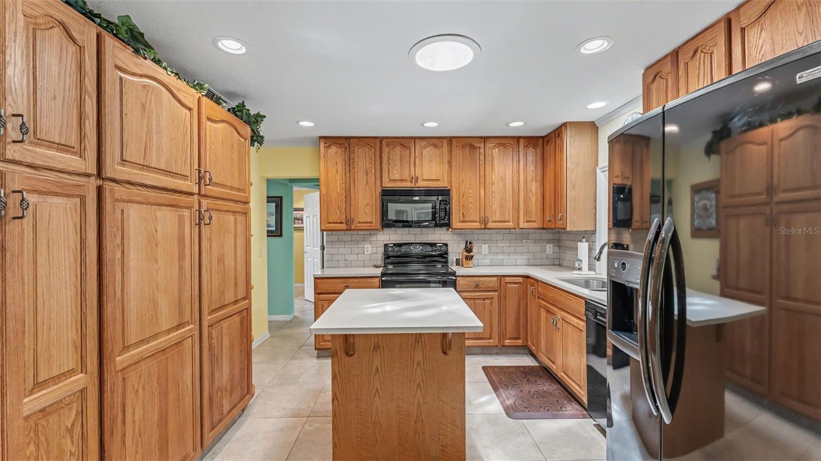 COUNTRY CLUB ESTATES SUB - Residential