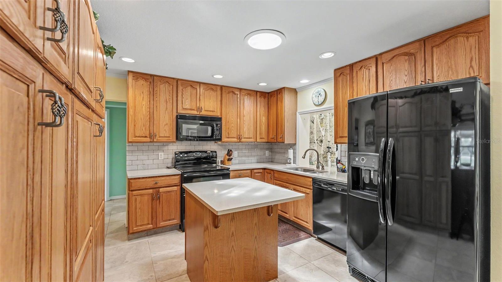 COUNTRY CLUB ESTATES SUB - Residential