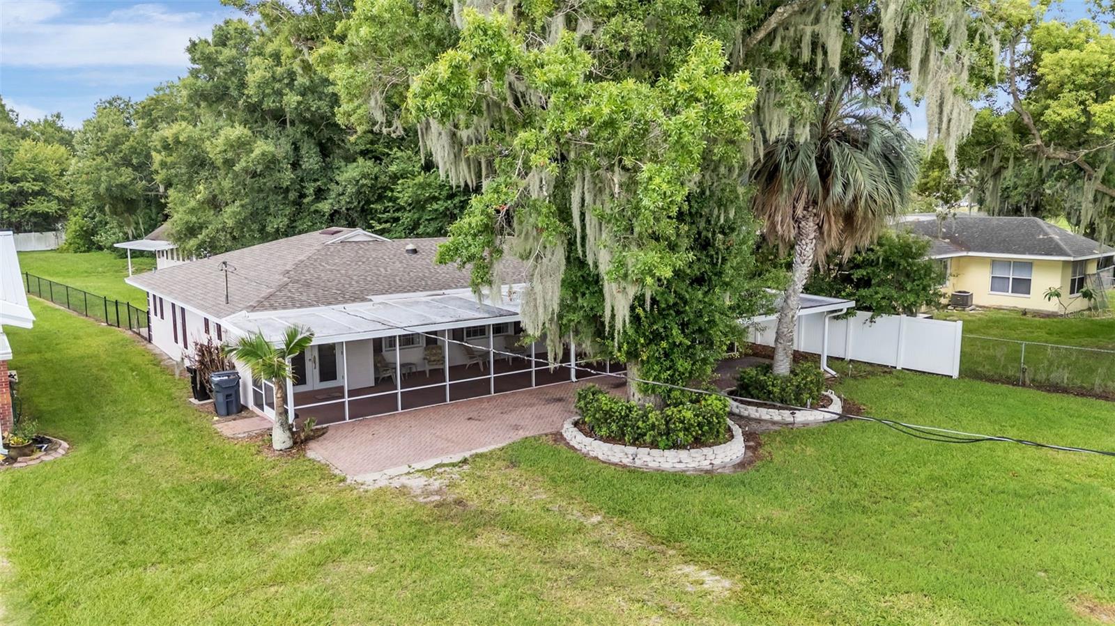 COUNTRY CLUB ESTATES SUB - Residential