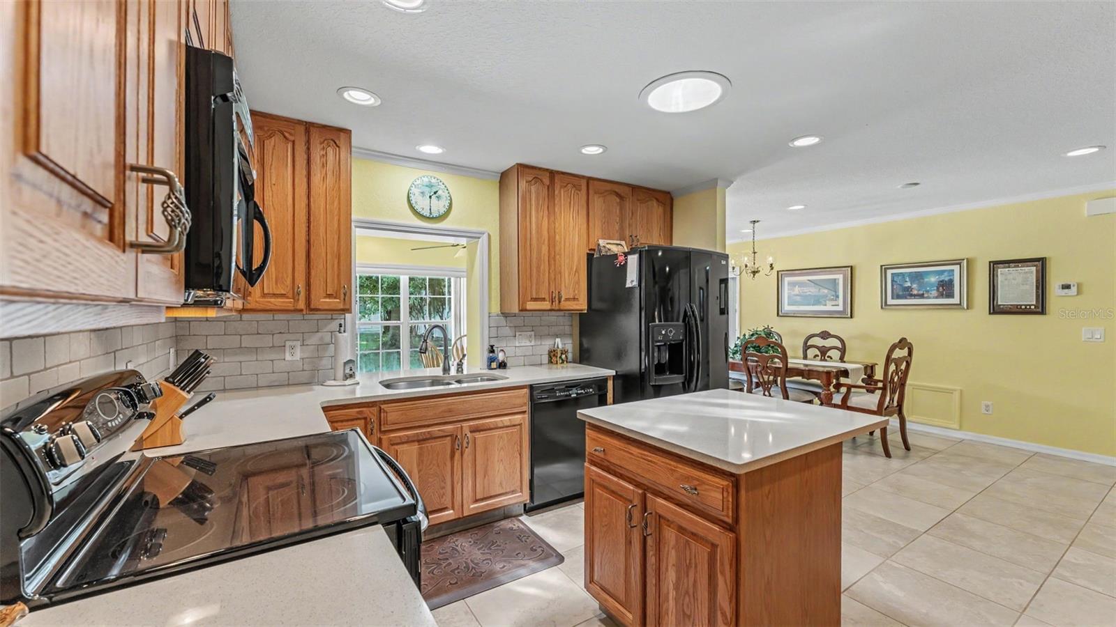 COUNTRY CLUB ESTATES SUB - Residential