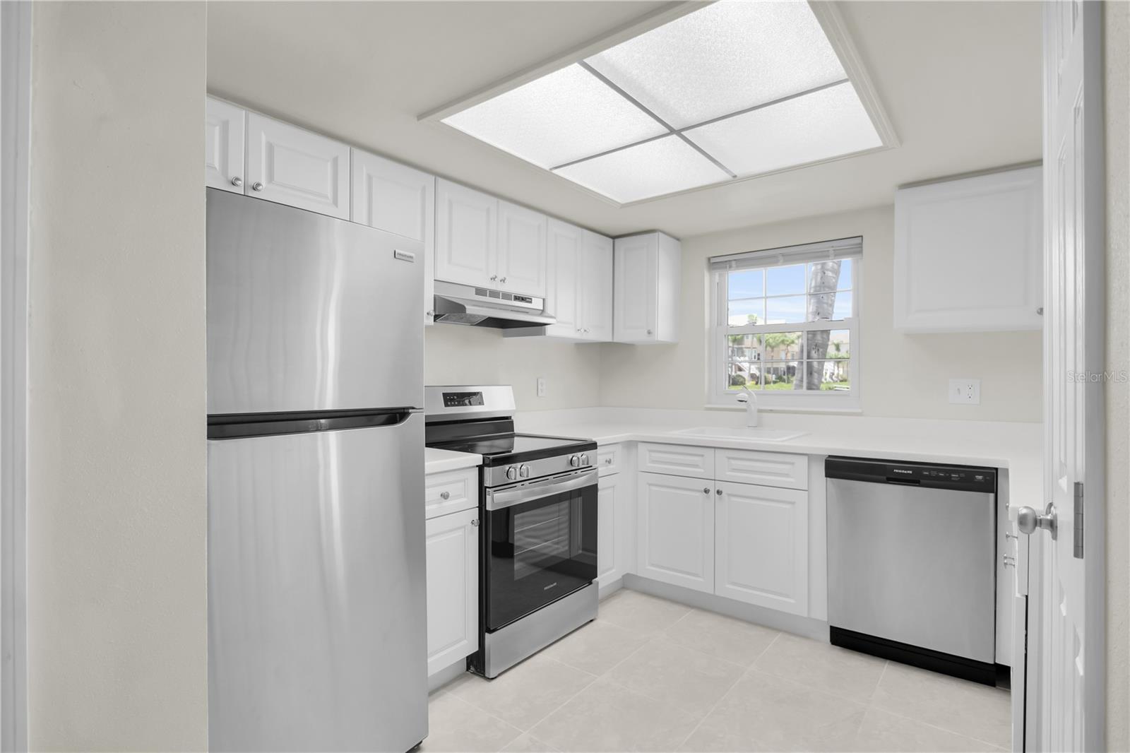 BAY POINTE WATERFRONT CONDOMINIUMS - Residential