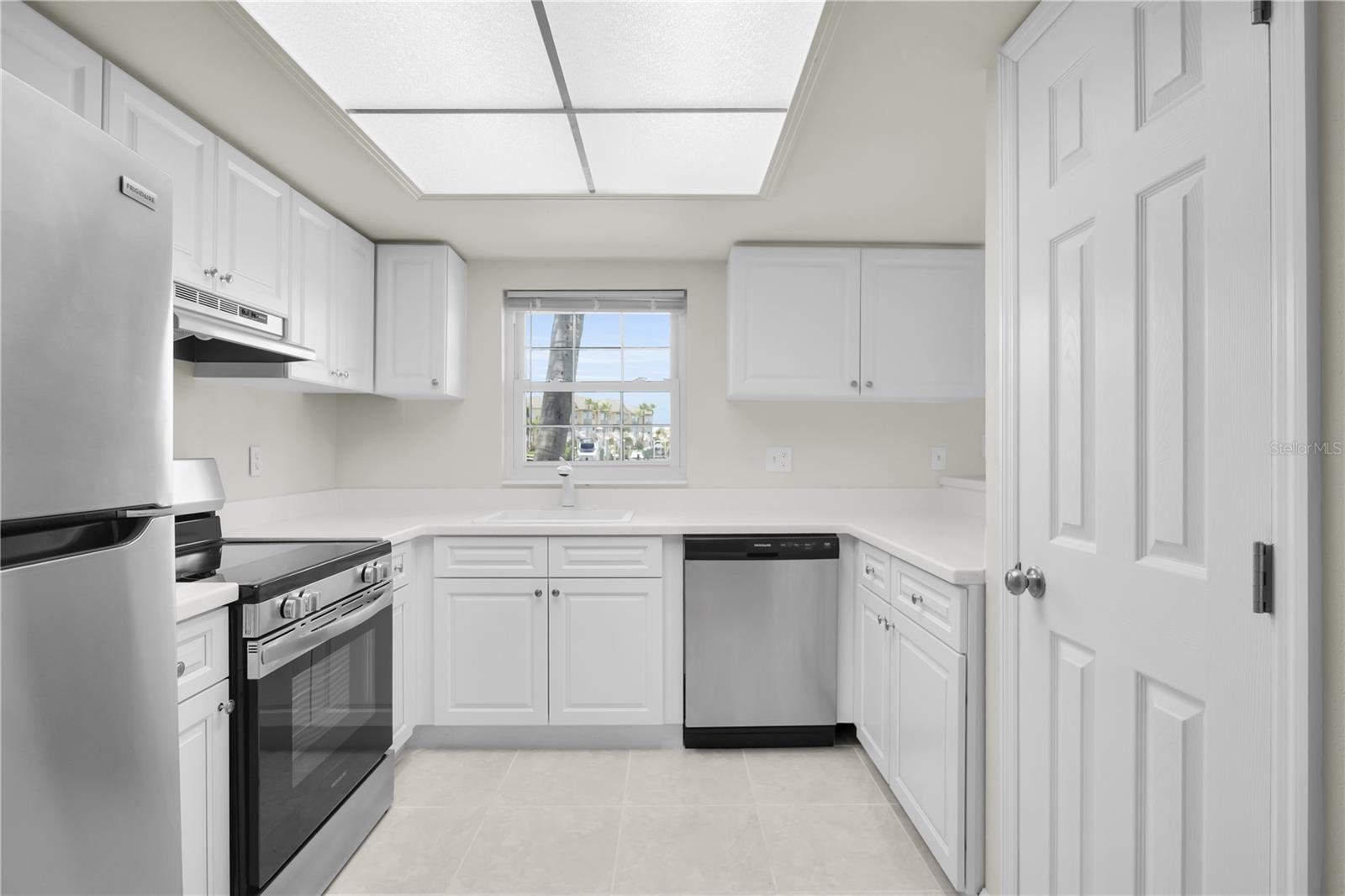 BAY POINTE WATERFRONT CONDOMINIUMS - Residential