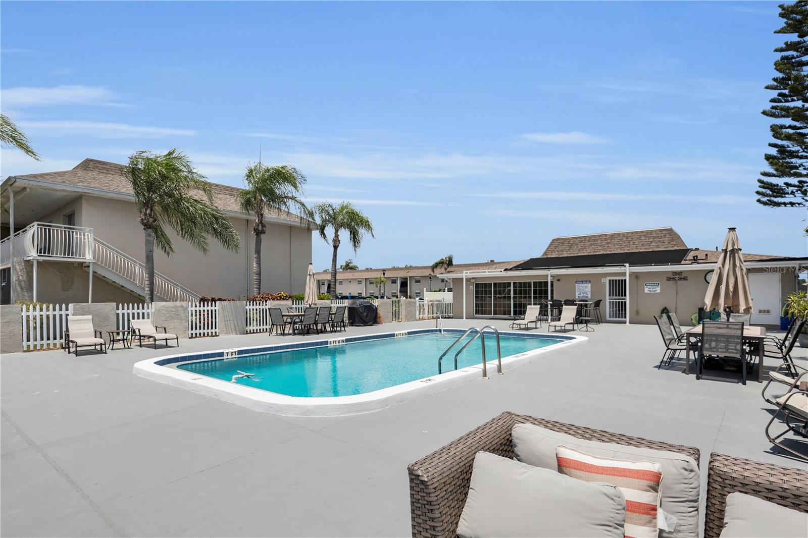 BAY POINTE WATERFRONT CONDOMINIUMS - Residential