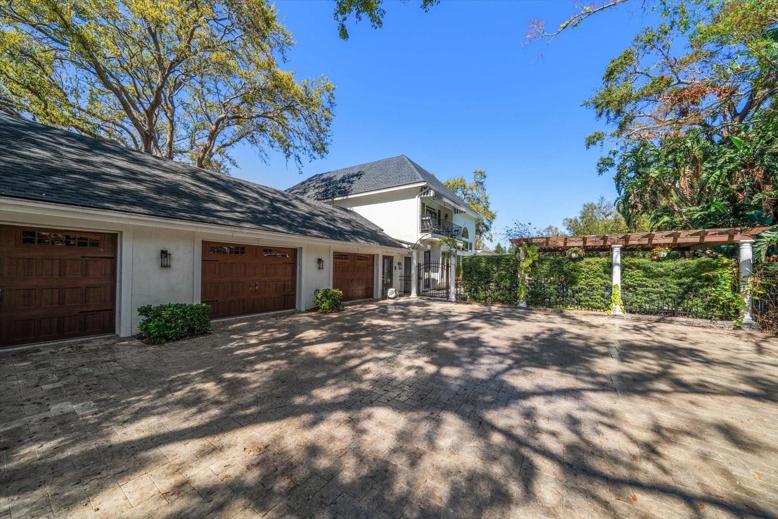 COACHMAN LAKES ESTATES - Residential