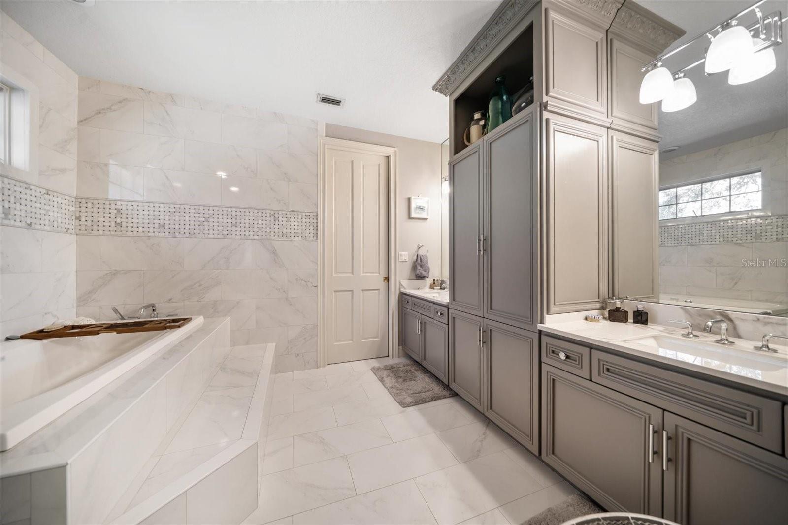 COACHMAN LAKES ESTATES - Residential