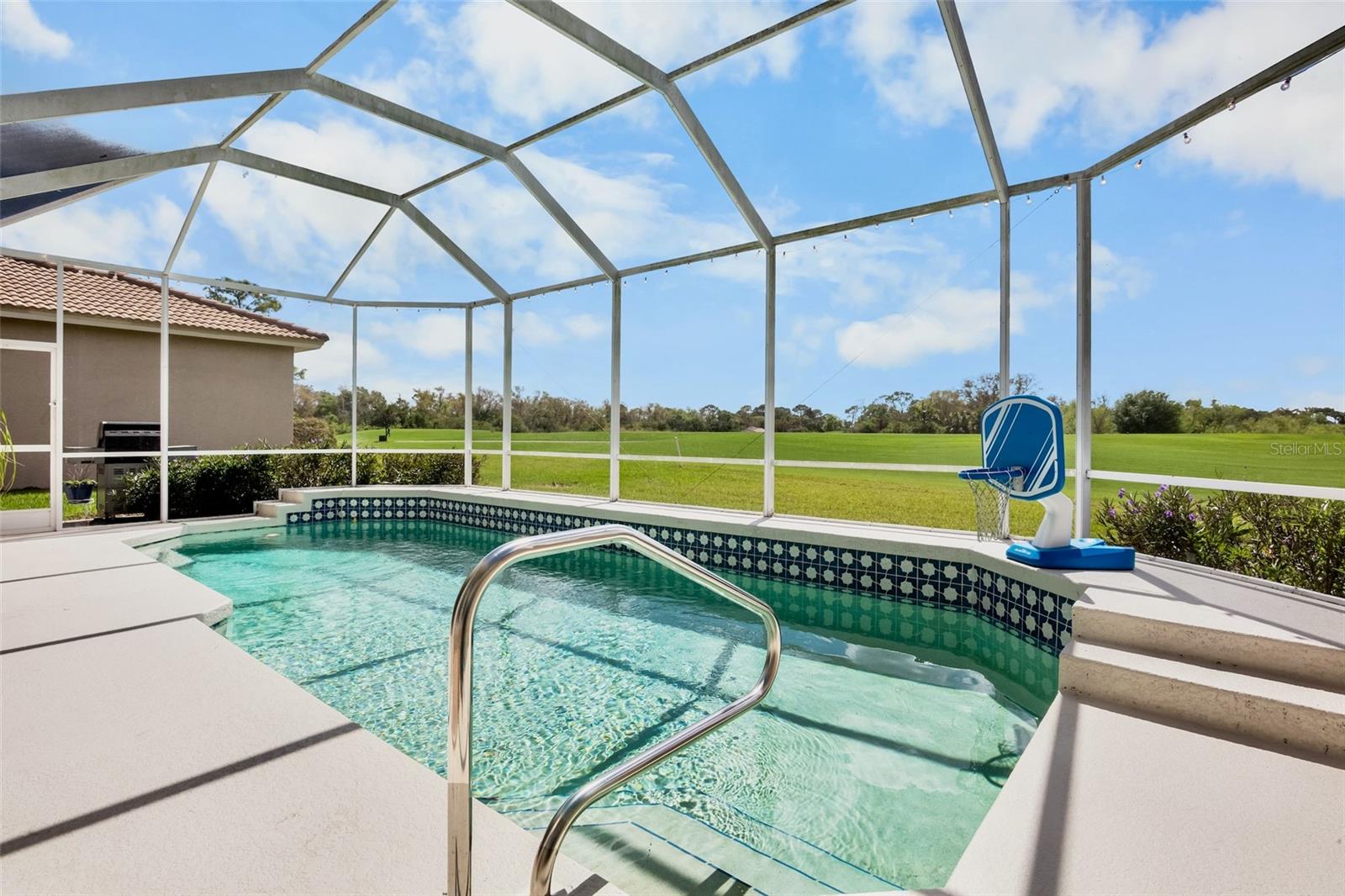 HERITAGE OAKS GOLF & COUNTRY CLUB - Residential