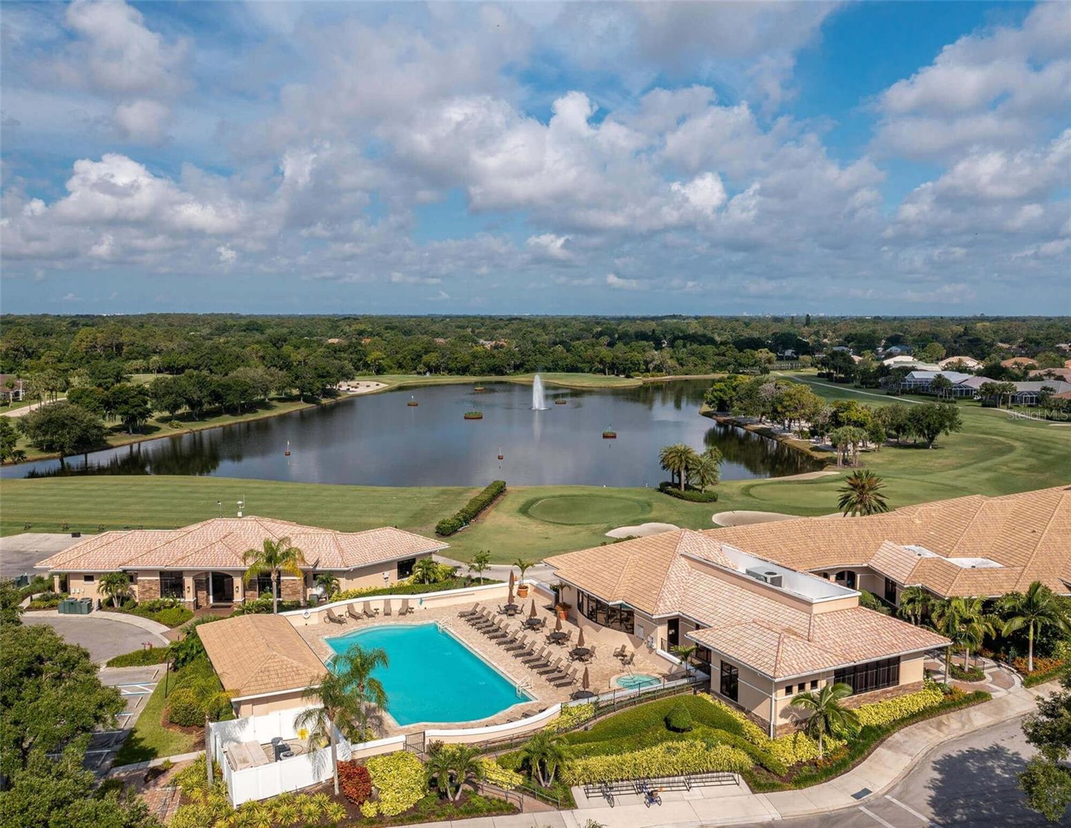 HERITAGE OAKS GOLF & COUNTRY CLUB - Residential