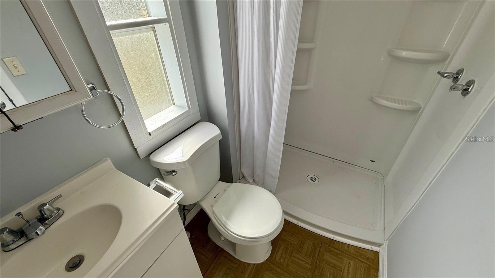 ELLISON PARK SUB - Residential Lease