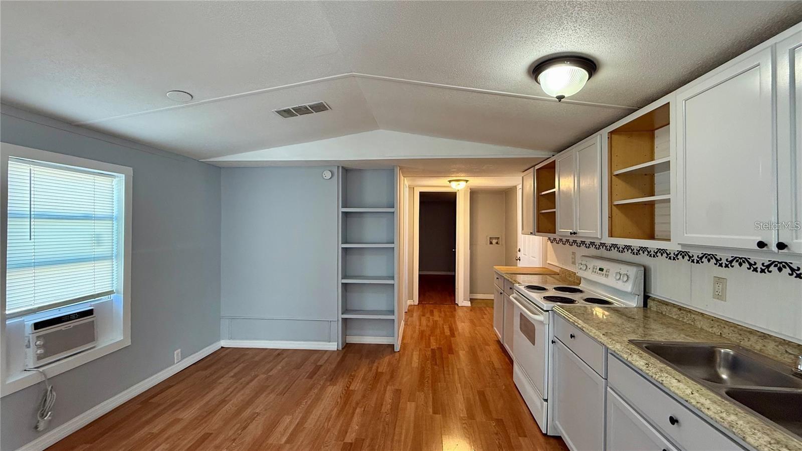ELLISON PARK SUB - Residential Lease