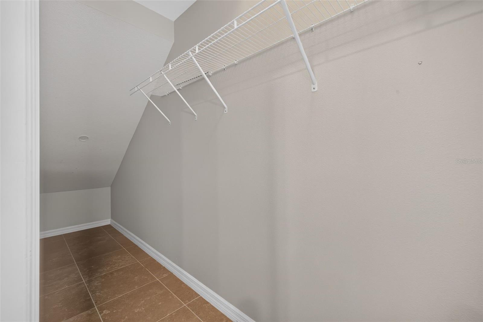 COLONNADE - Residential Lease