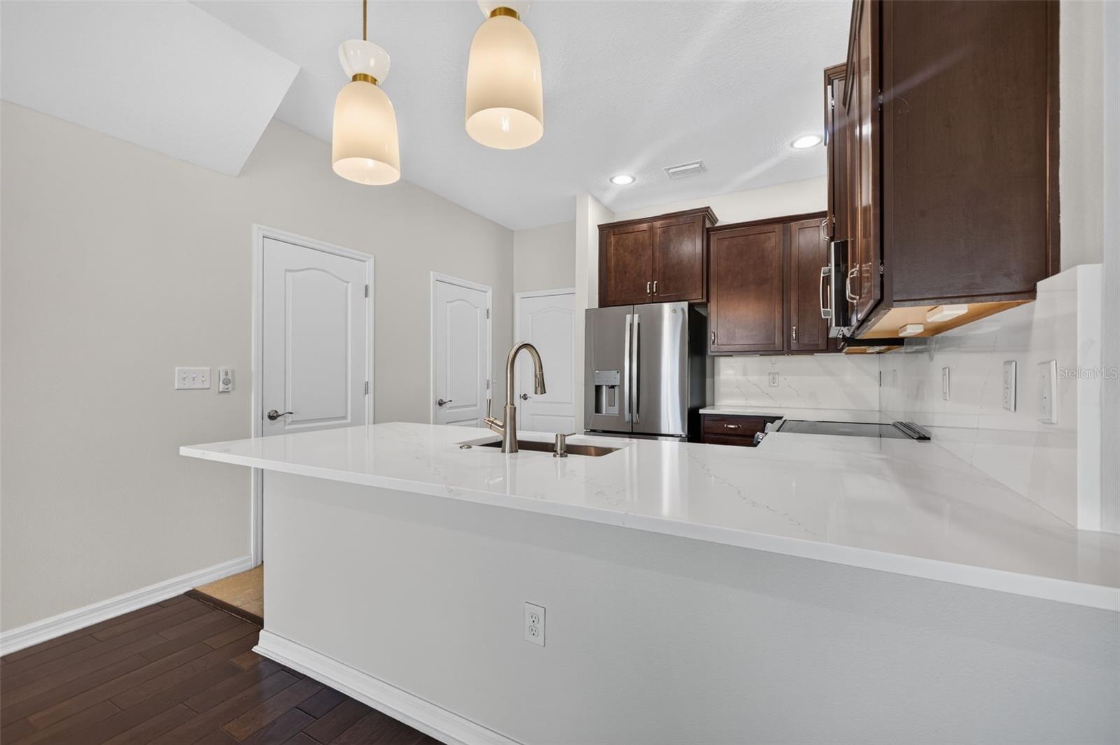 COLONNADE - Residential Lease