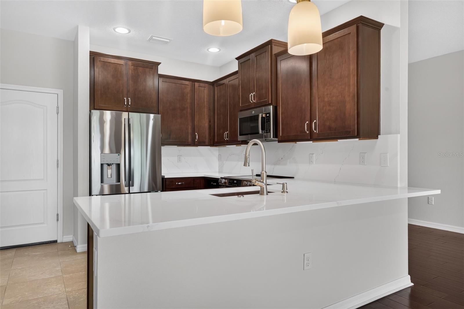 COLONNADE - Residential Lease