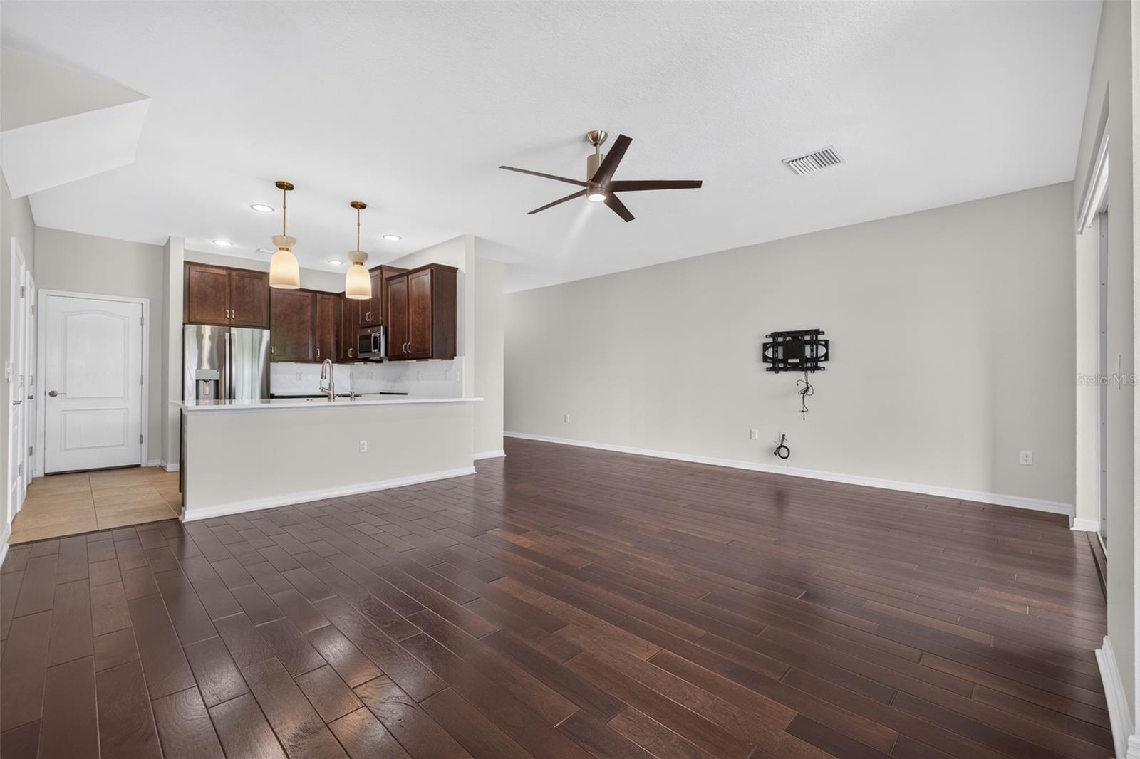 COLONNADE - Residential Lease