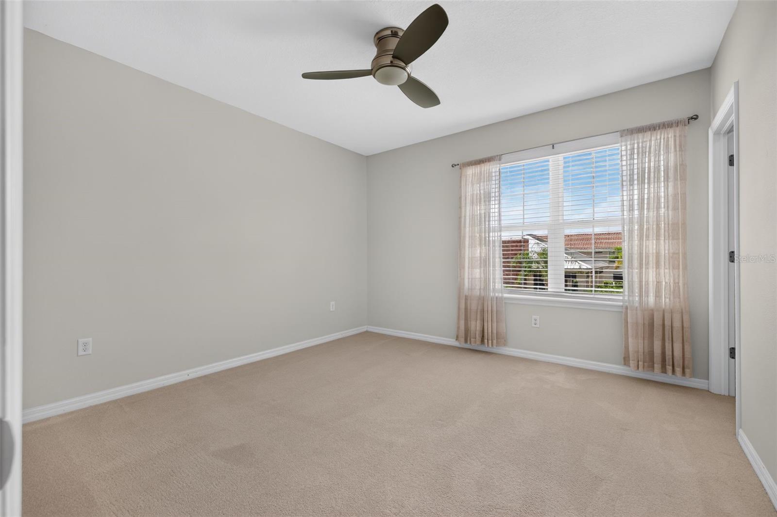 COLONNADE - Residential Lease