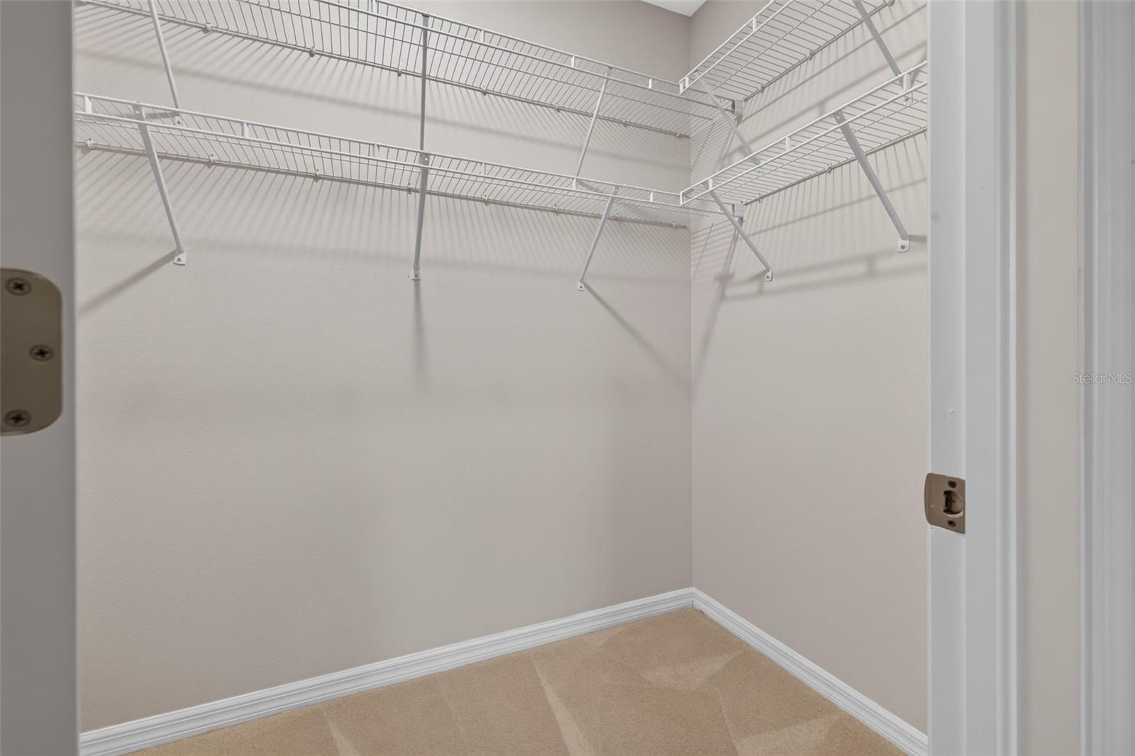 COLONNADE - Residential Lease
