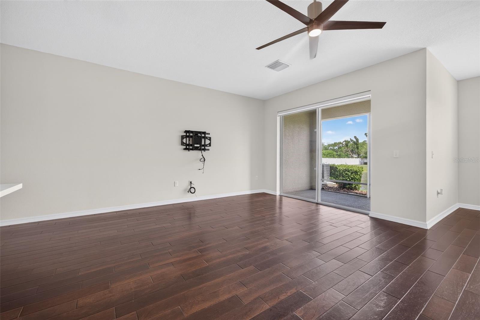 COLONNADE - Residential Lease