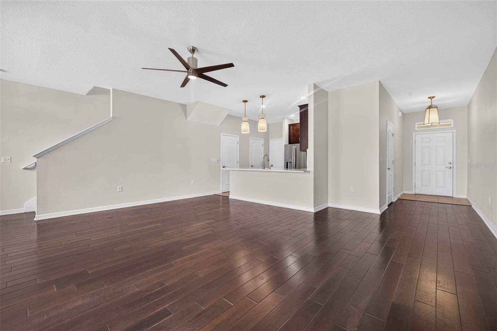 COLONNADE - Residential Lease
