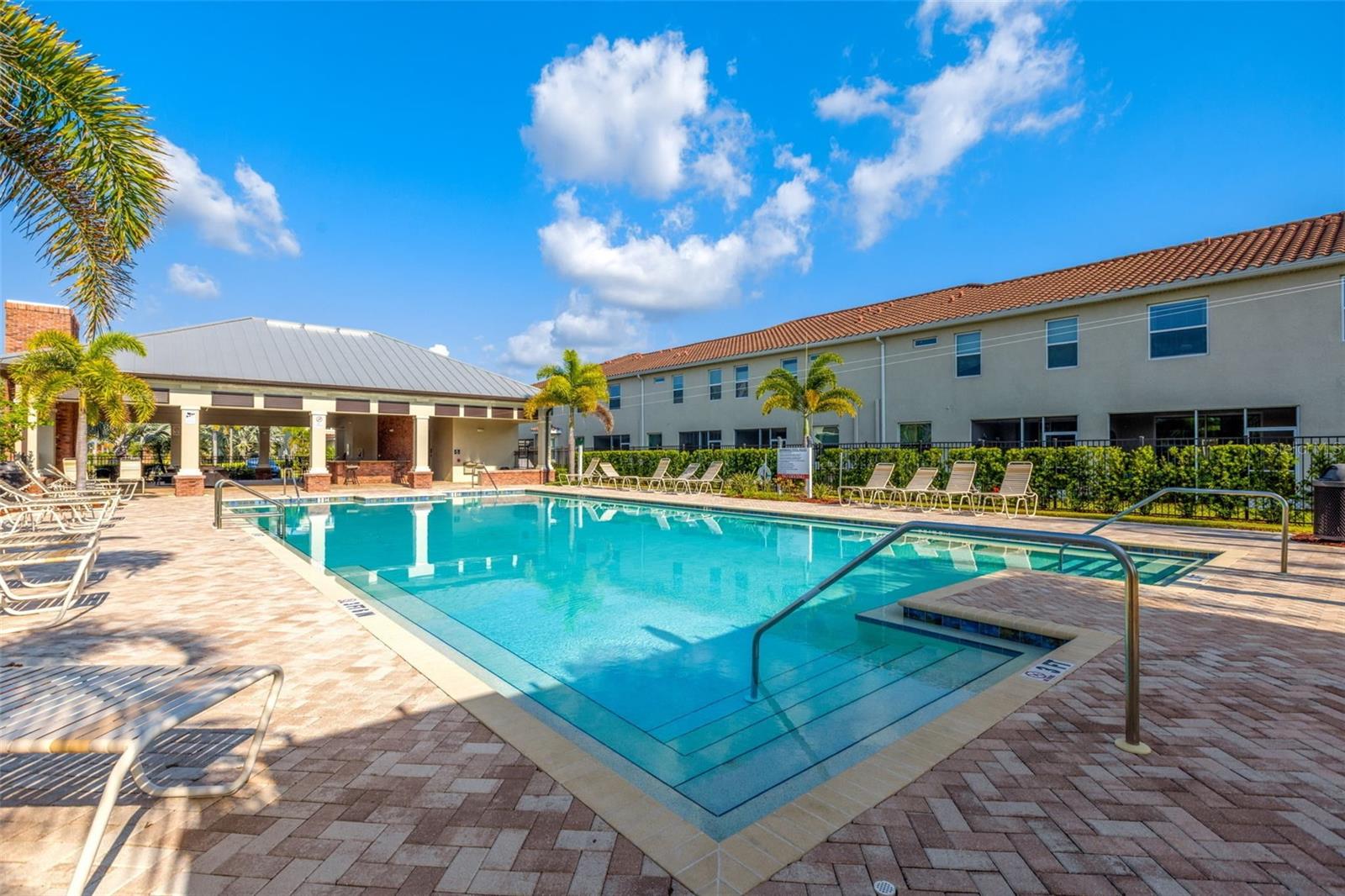 COLONNADE - Residential Lease