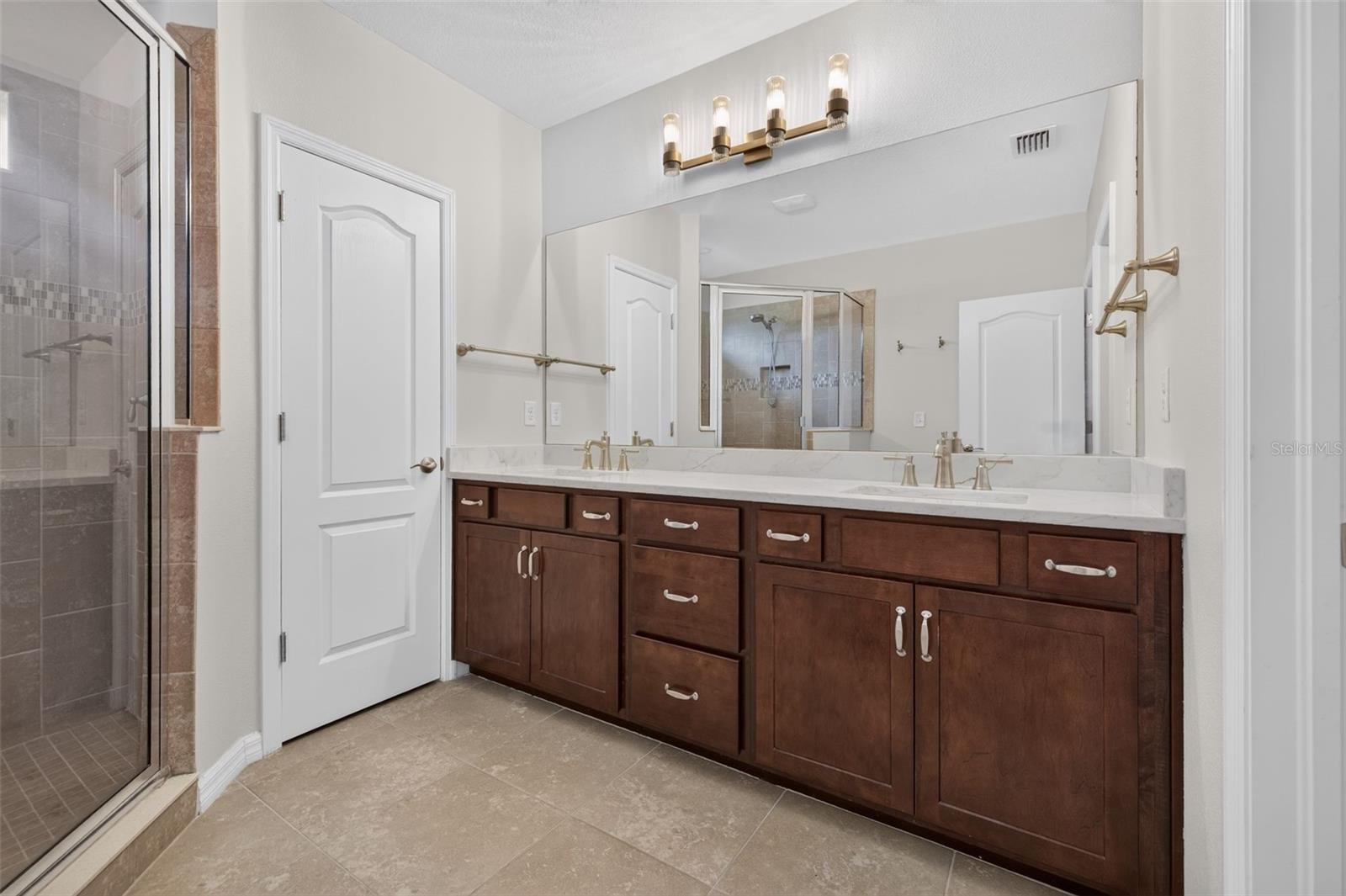 COLONNADE - Residential Lease