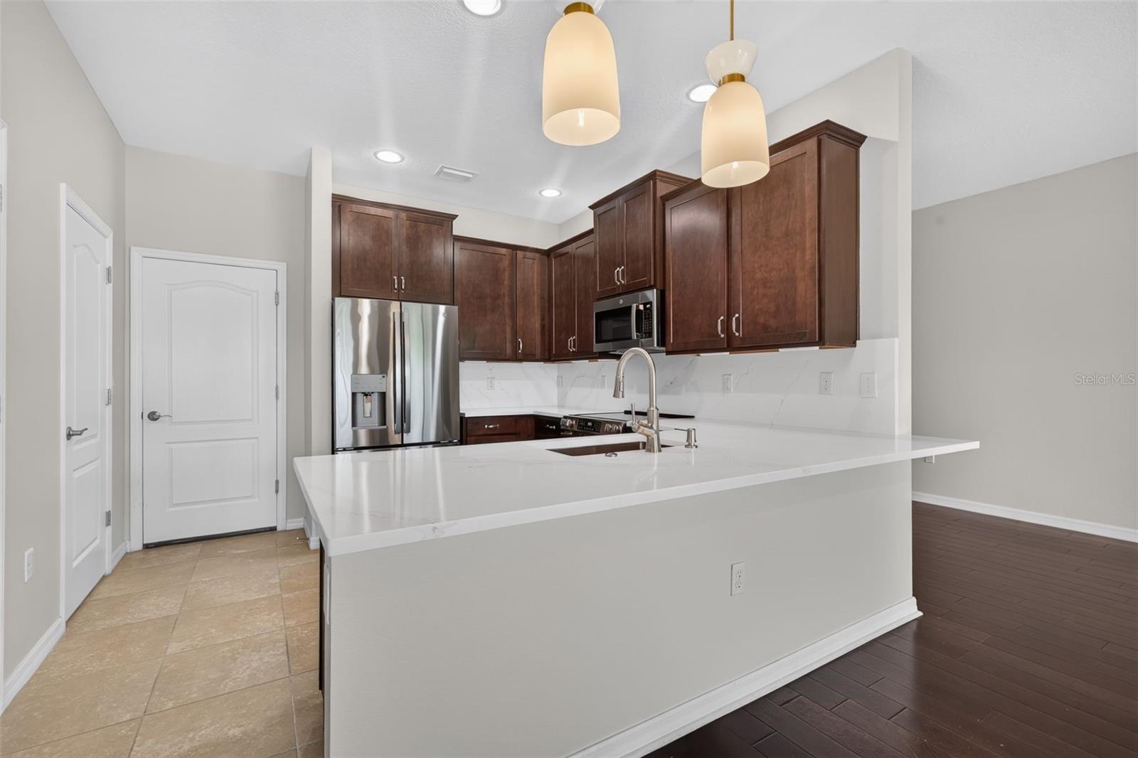 COLONNADE - Residential Lease