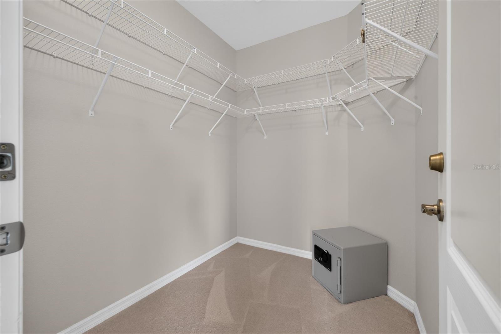 COLONNADE - Residential Lease
