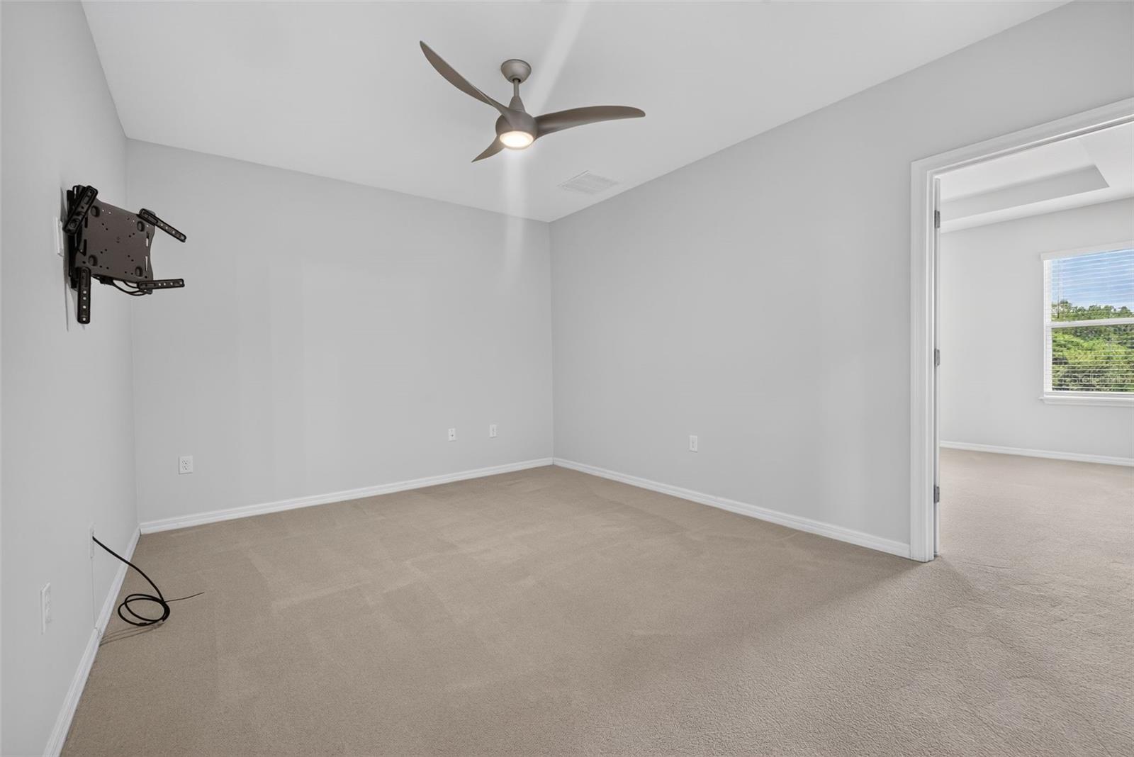 COLONNADE - Residential Lease