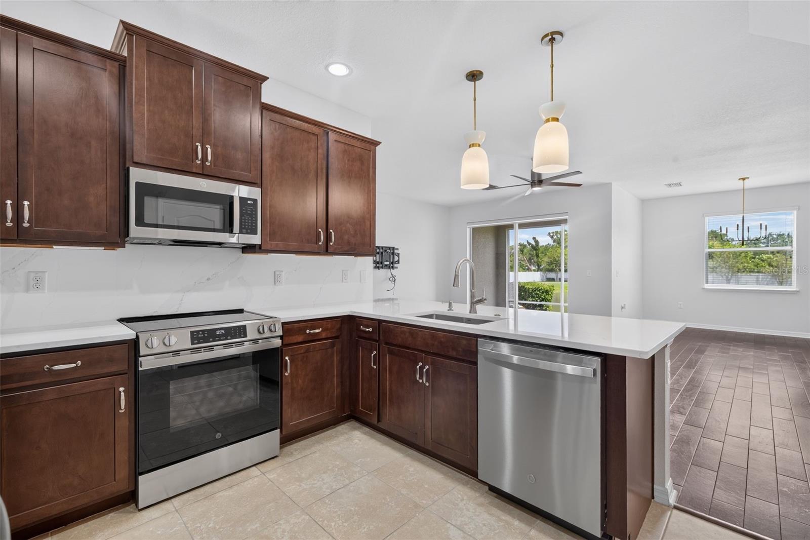 COLONNADE - Residential Lease