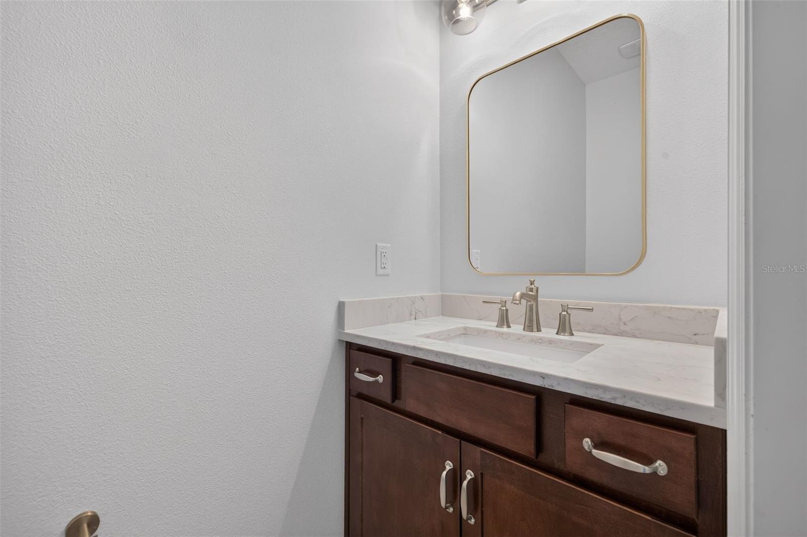 COLONNADE - Residential Lease