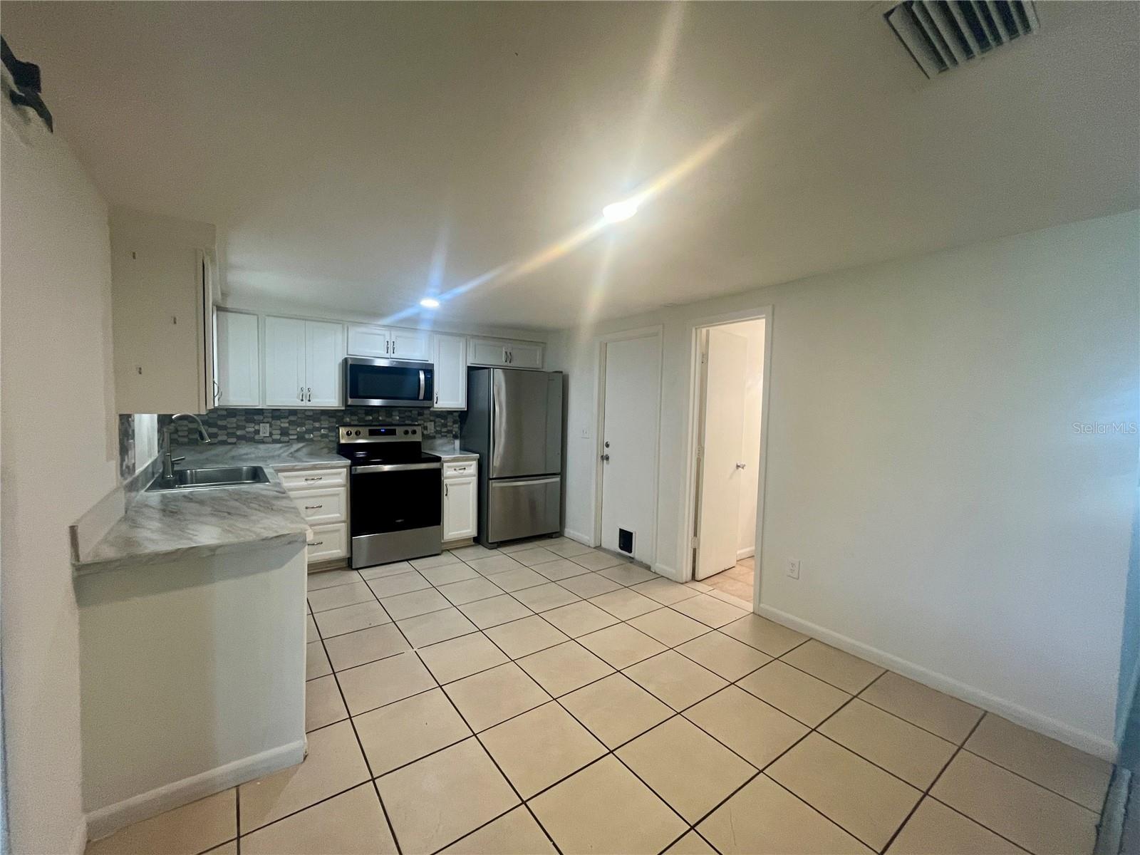 TAHITIAN HOMES - Residential Lease