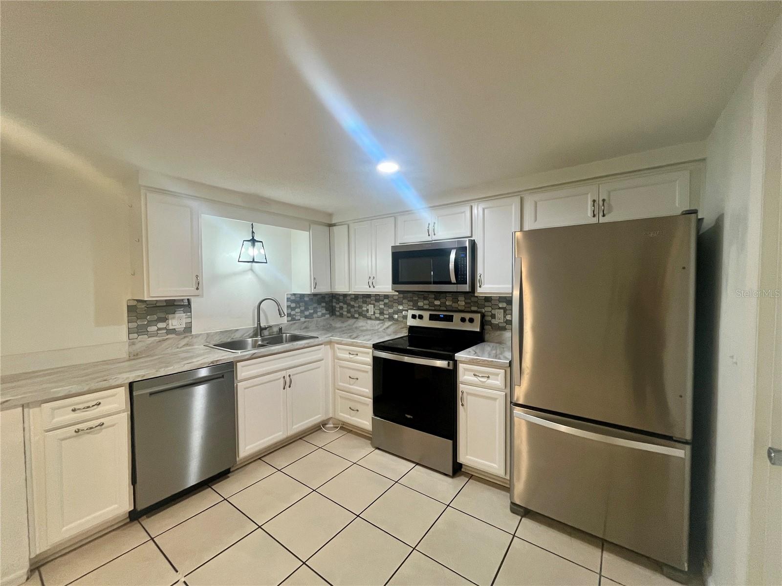 TAHITIAN HOMES - Residential Lease