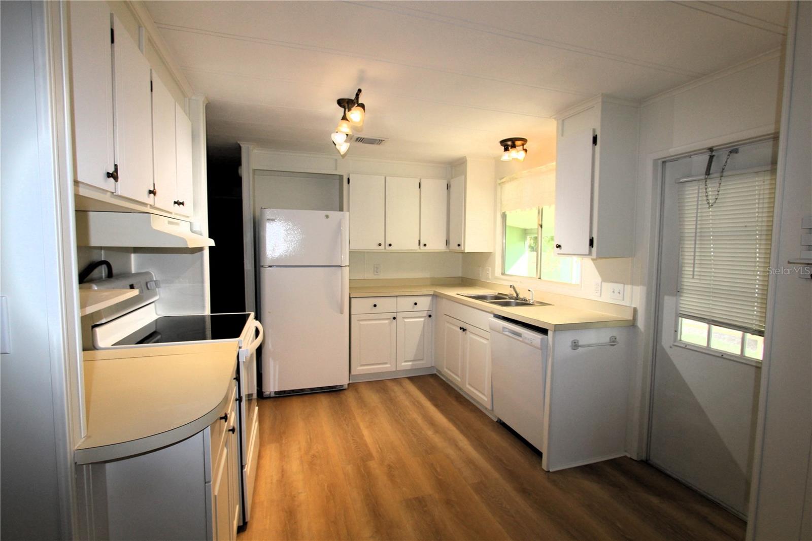GOLDEN BAY COLONY PH 01 - Residential