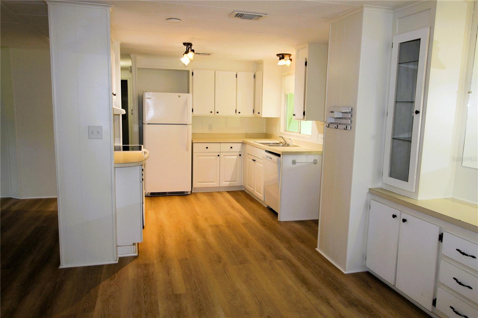 GOLDEN BAY COLONY PH 01 - Residential