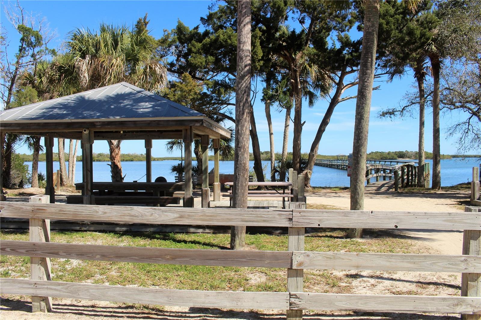 GOLDEN BAY COLONY PH 01 - Residential