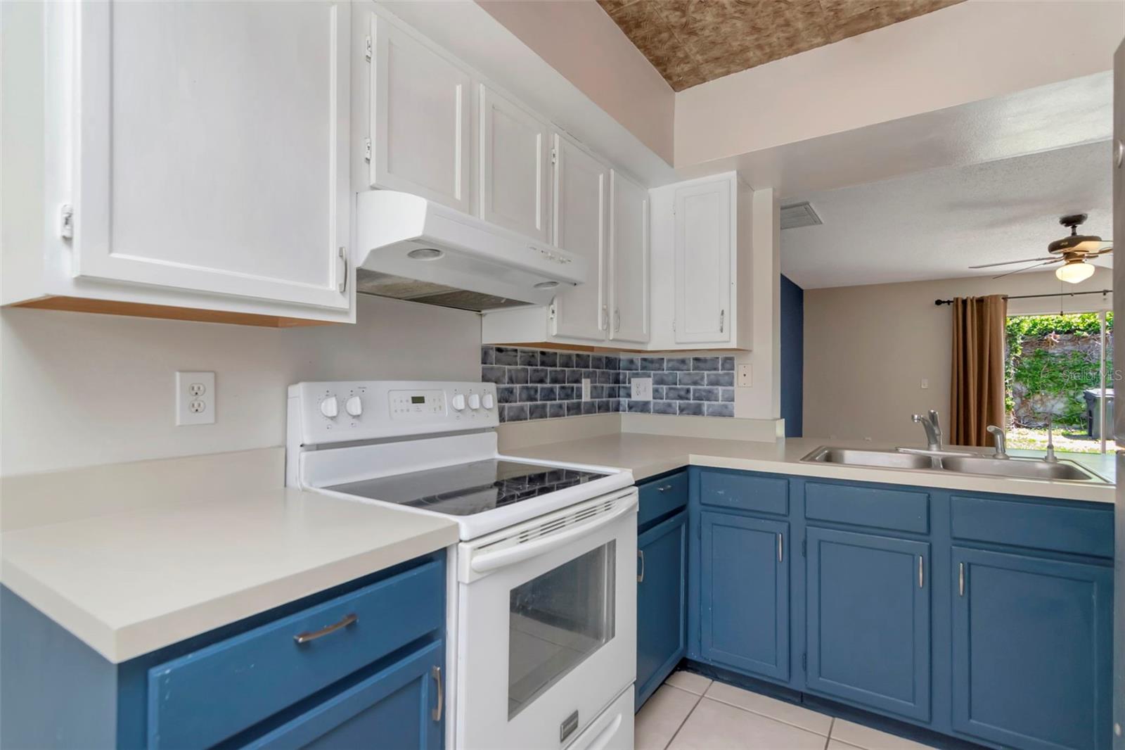 CARROLLWOOD VILLAGE PH III - Residential