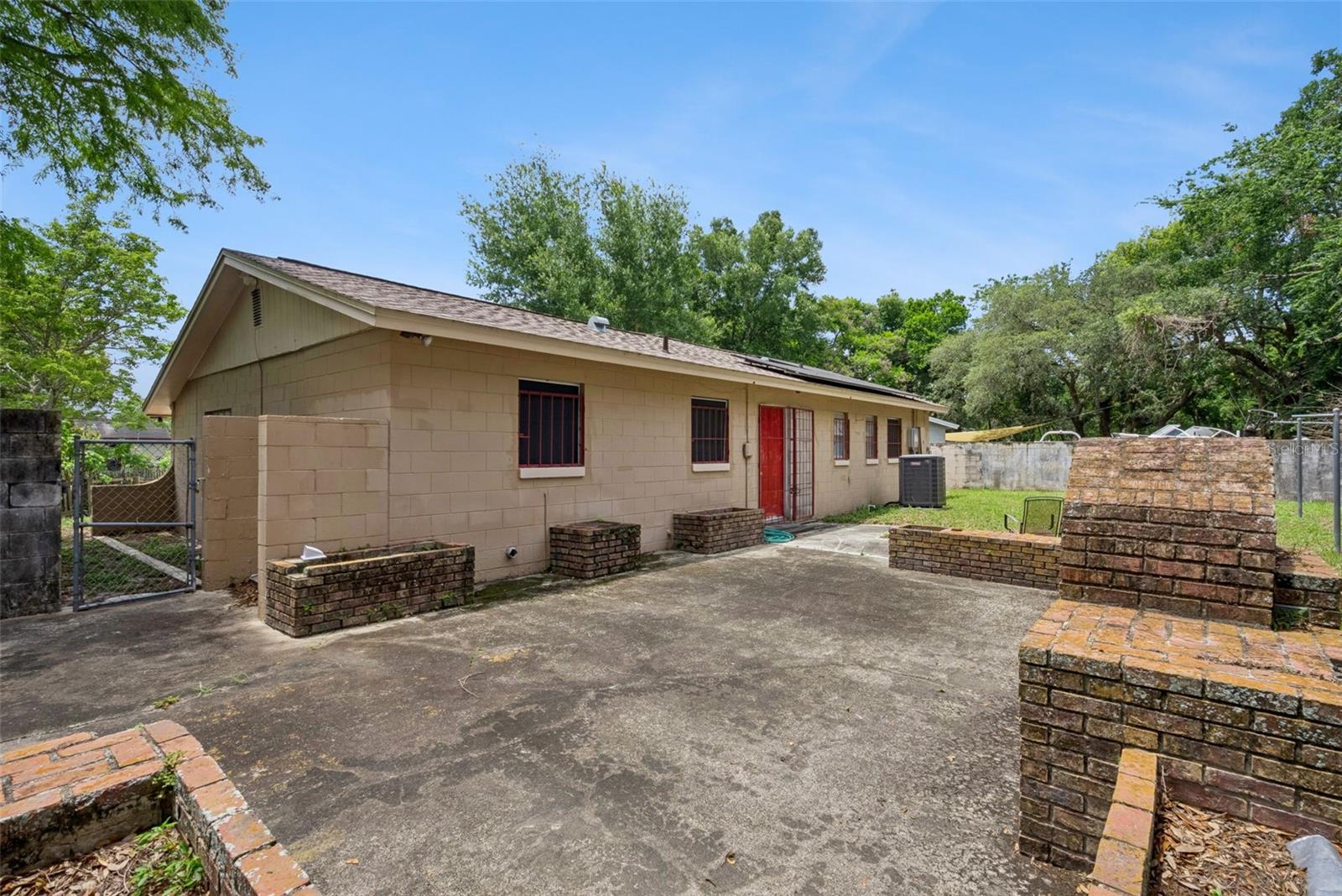 TWENTY WEST - Residential