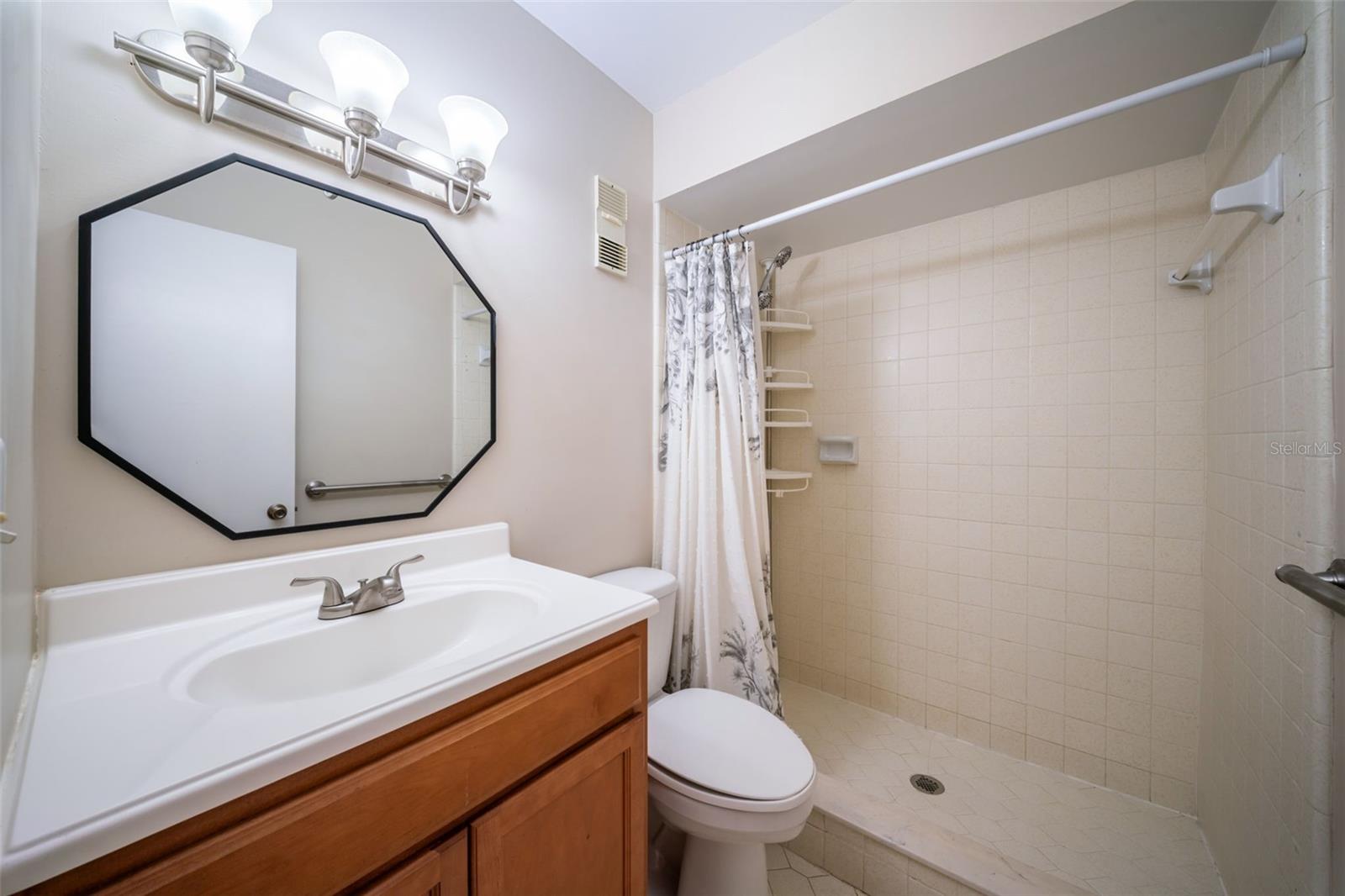 SLEEPY HARBOUR APTS CONDO - Residential