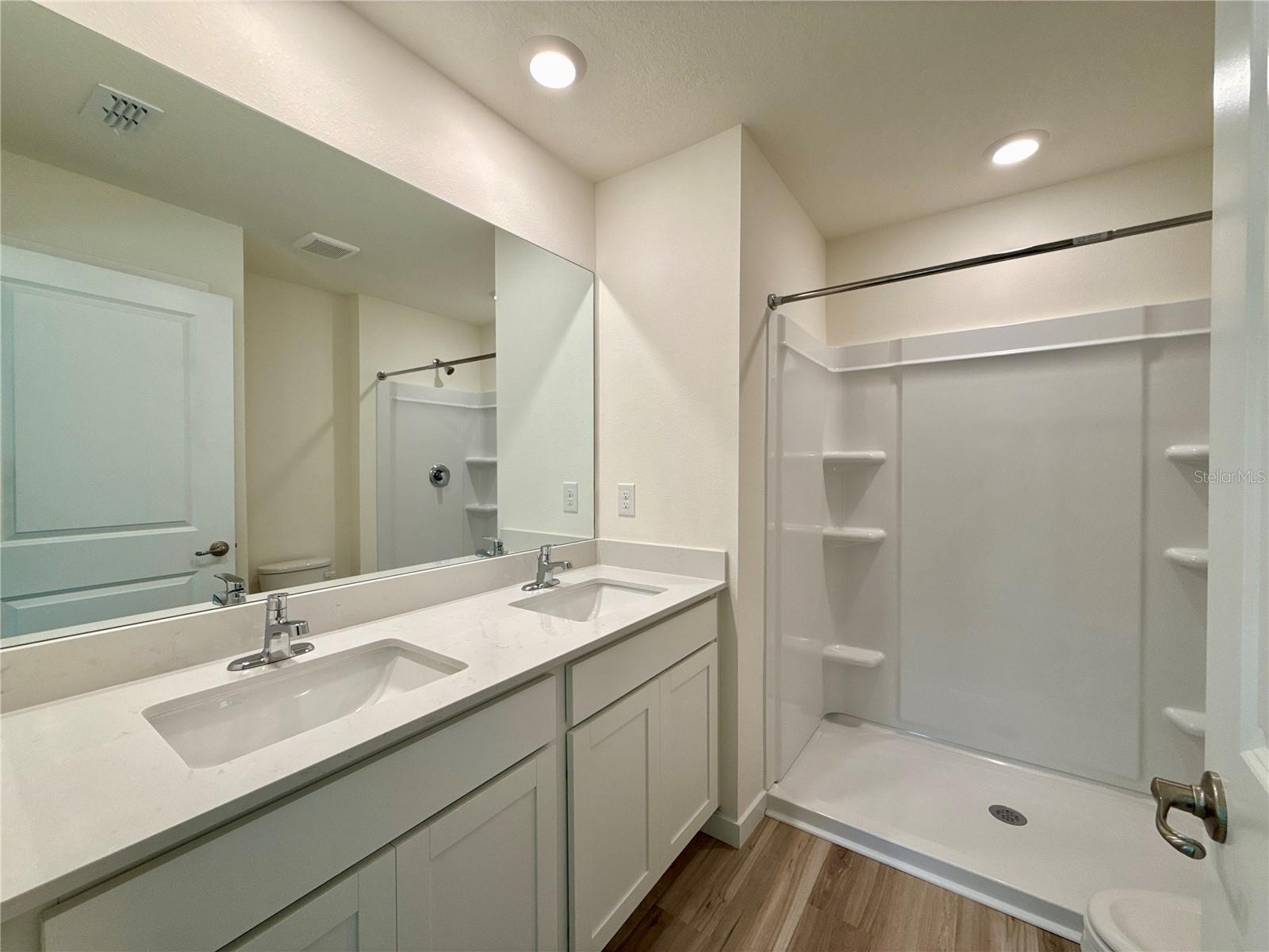 DERBY CREEK - Residential Lease