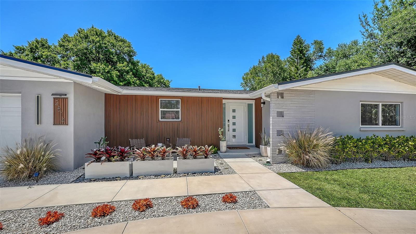 SOUTH GATE MANOR - Residential